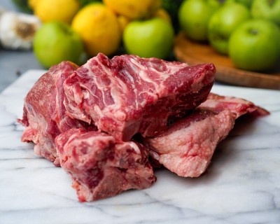 Свинина на кости охлаждённая 1 кг - купить в Сардаяле